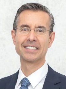 Portraitfoto von Dr. Diego Velásquez-Plata, DDS, MSD